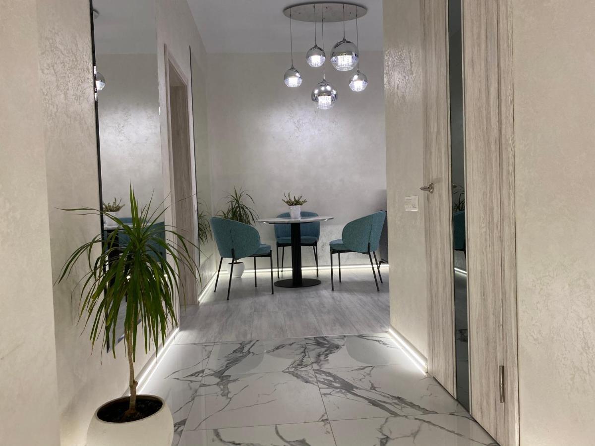 Panorama Luxury Apartment In The House With A Spire, A Historical Building In The City Centre Harkiv Exterior foto