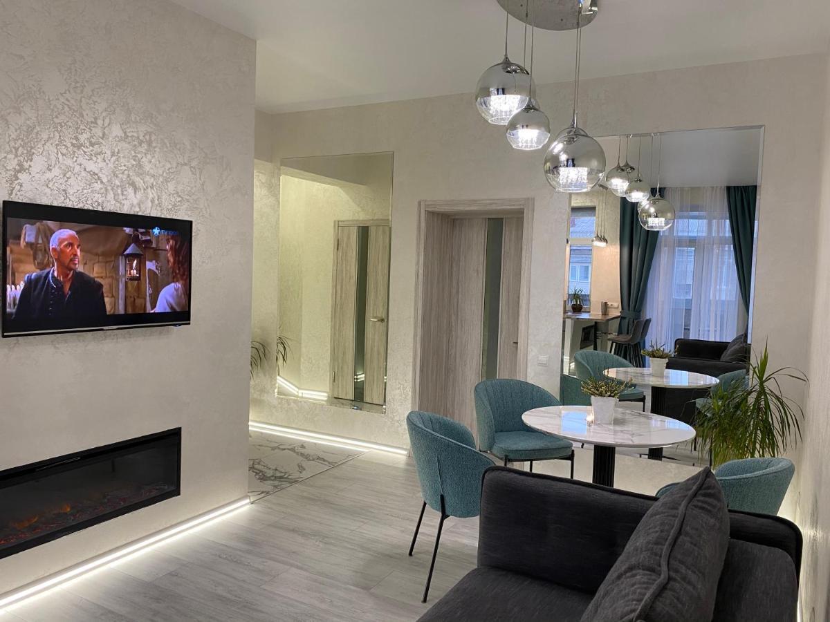 Panorama Luxury Apartment In The House With A Spire, A Historical Building In The City Centre Harkiv Exterior foto