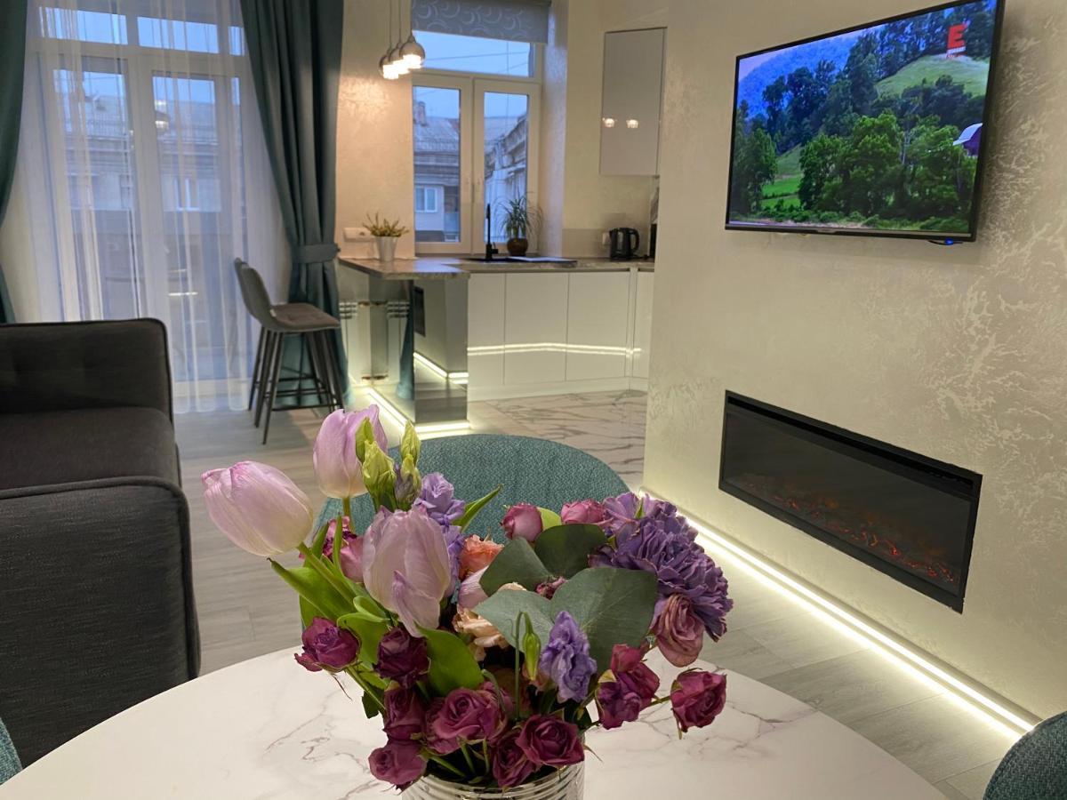 Panorama Luxury Apartment In The House With A Spire, A Historical Building In The City Centre Harkiv Exterior foto