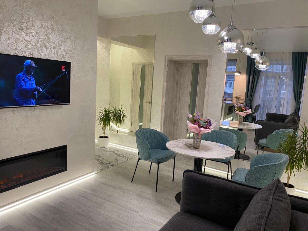 Panorama Luxury Apartment In The House With A Spire, A Historical Building In The City Centre Harkiv Exterior foto