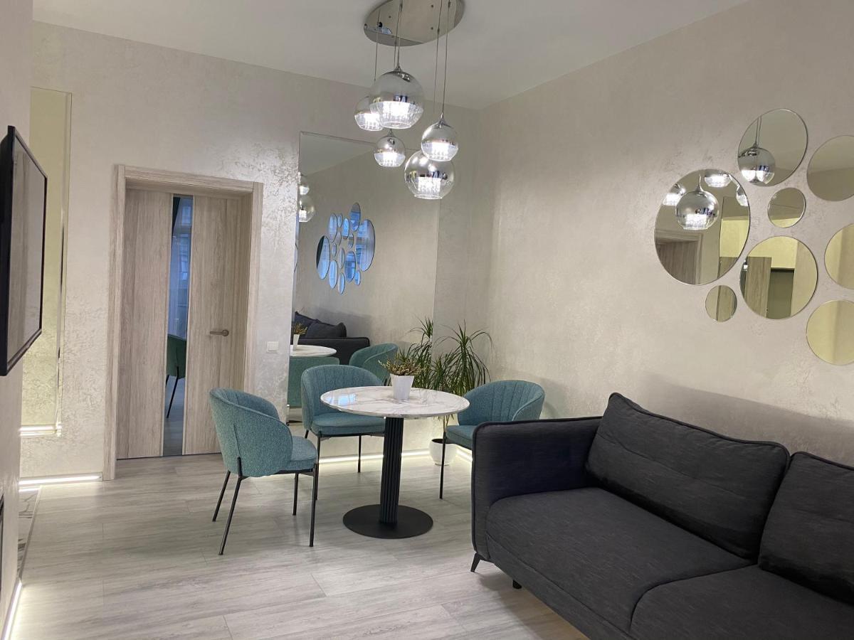 Panorama Luxury Apartment In The House With A Spire, A Historical Building In The City Centre Harkiv Exterior foto
