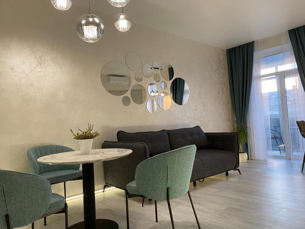 Panorama Luxury Apartment In The House With A Spire, A Historical Building In The City Centre Harkiv Exterior foto