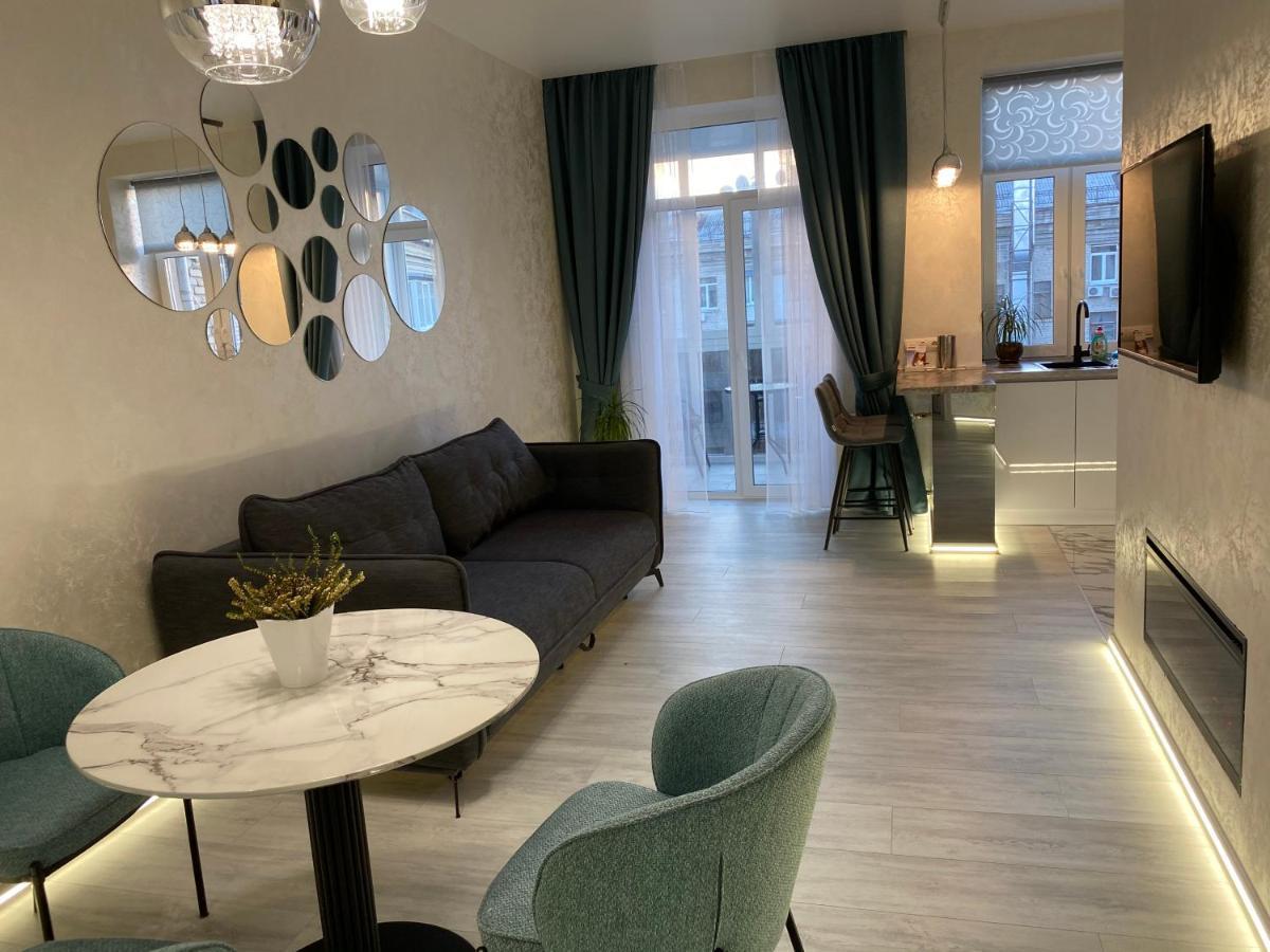 Panorama Luxury Apartment In The House With A Spire, A Historical Building In The City Centre Harkiv Exterior foto