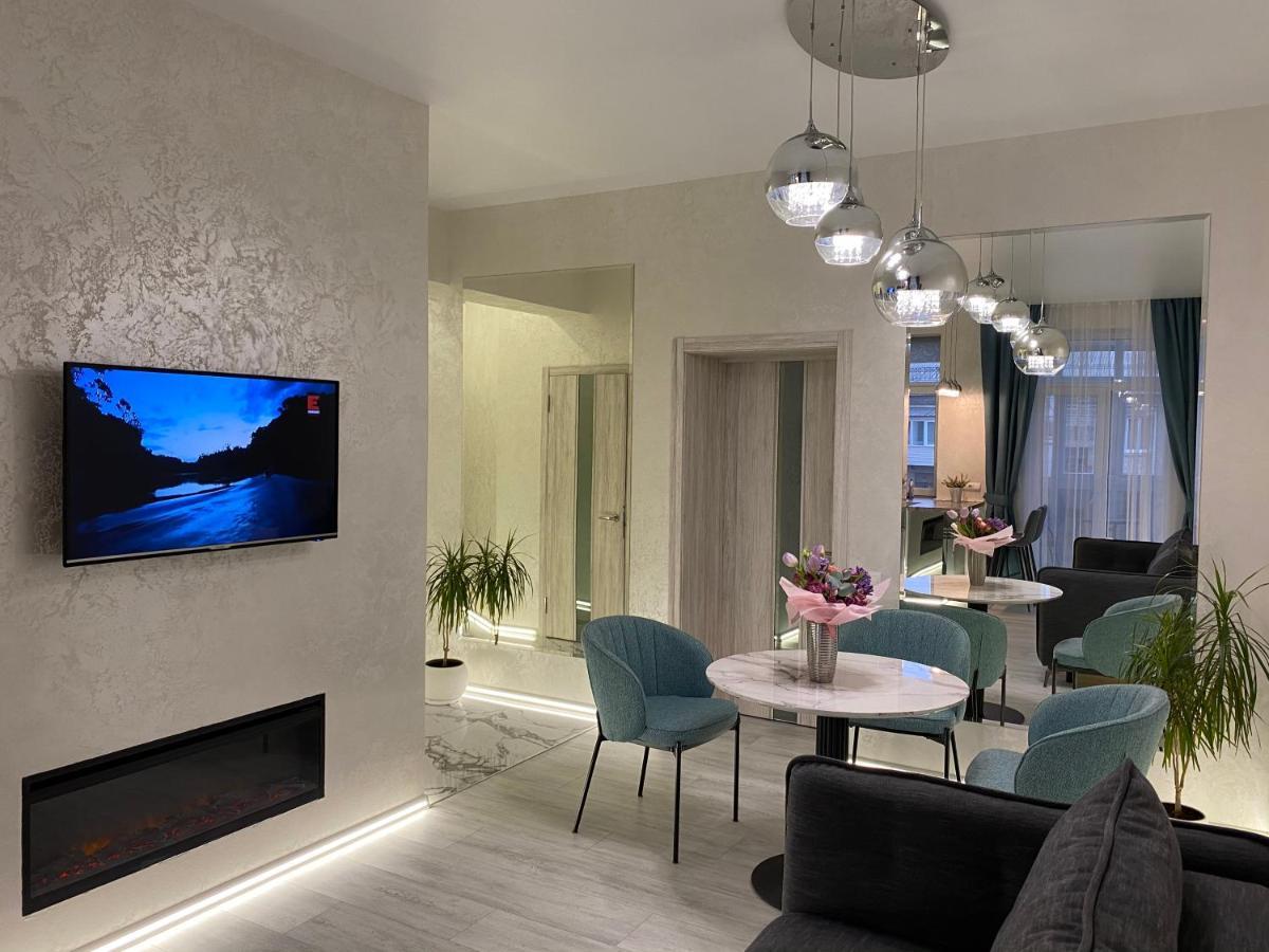 Panorama Luxury Apartment In The House With A Spire, A Historical Building In The City Centre Harkiv Exterior foto